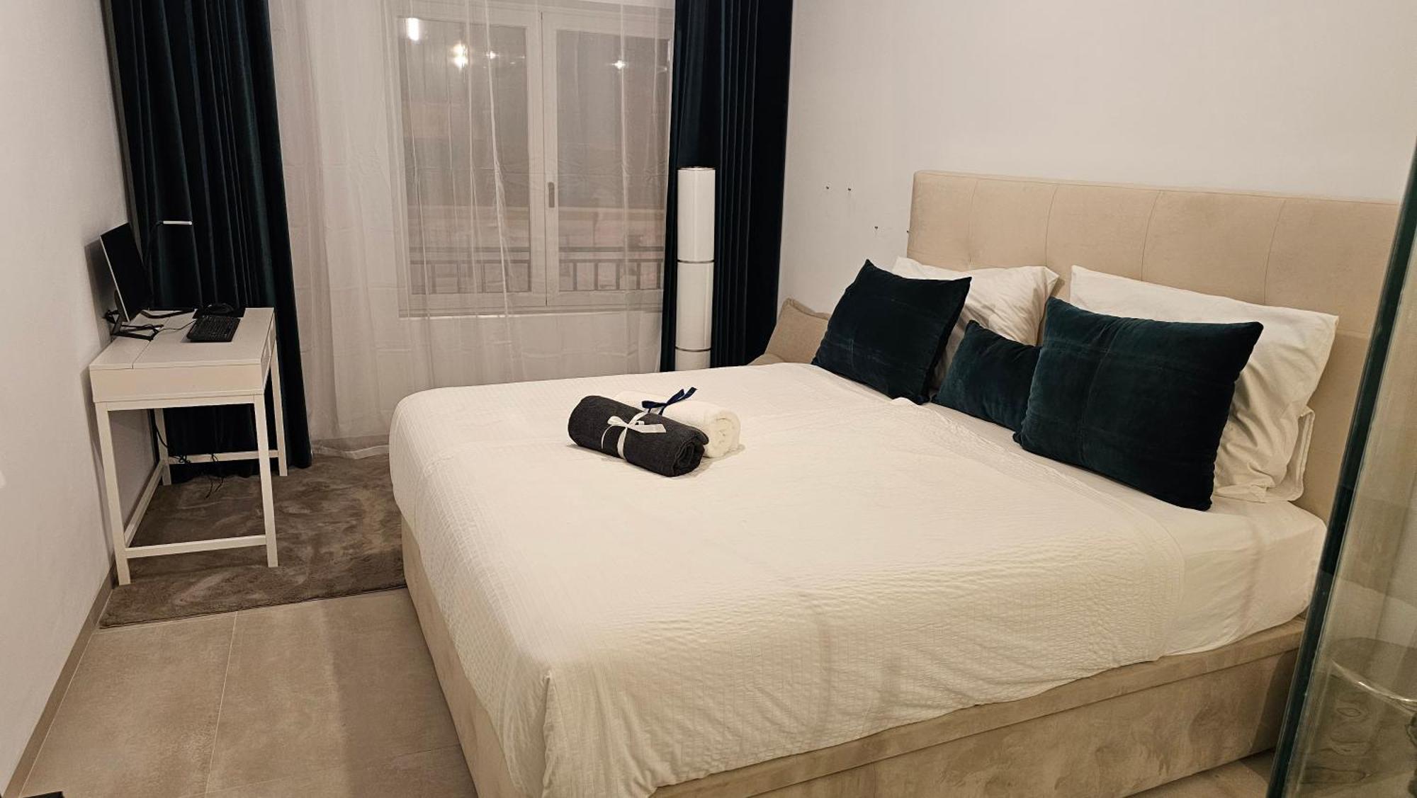 Oasis Jacuzzi Retreat Apartment Marbella Exterior photo