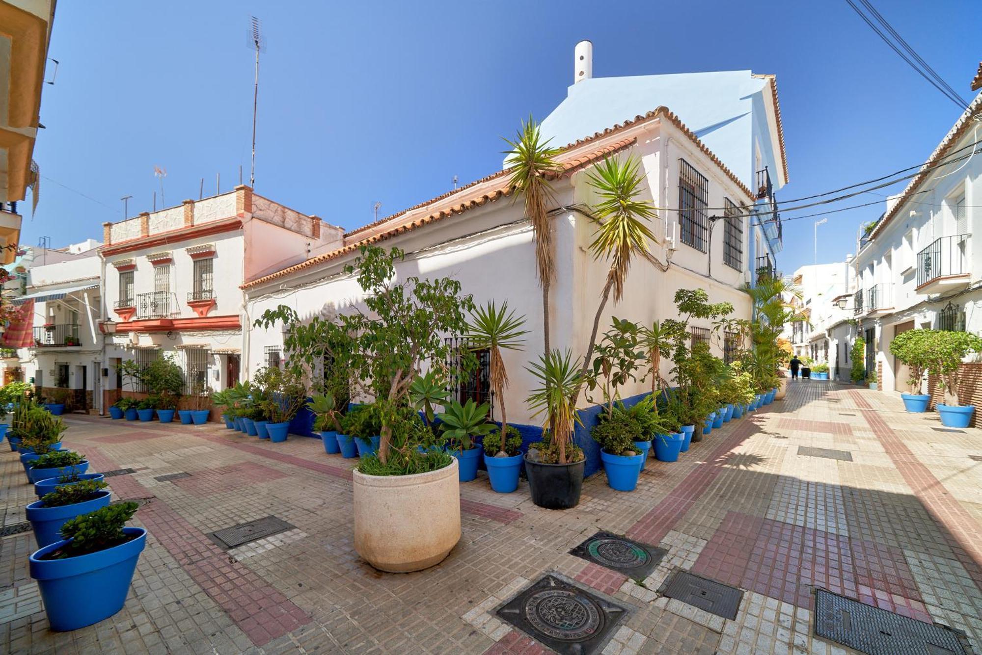 Oasis Jacuzzi Retreat Apartment Marbella Exterior photo